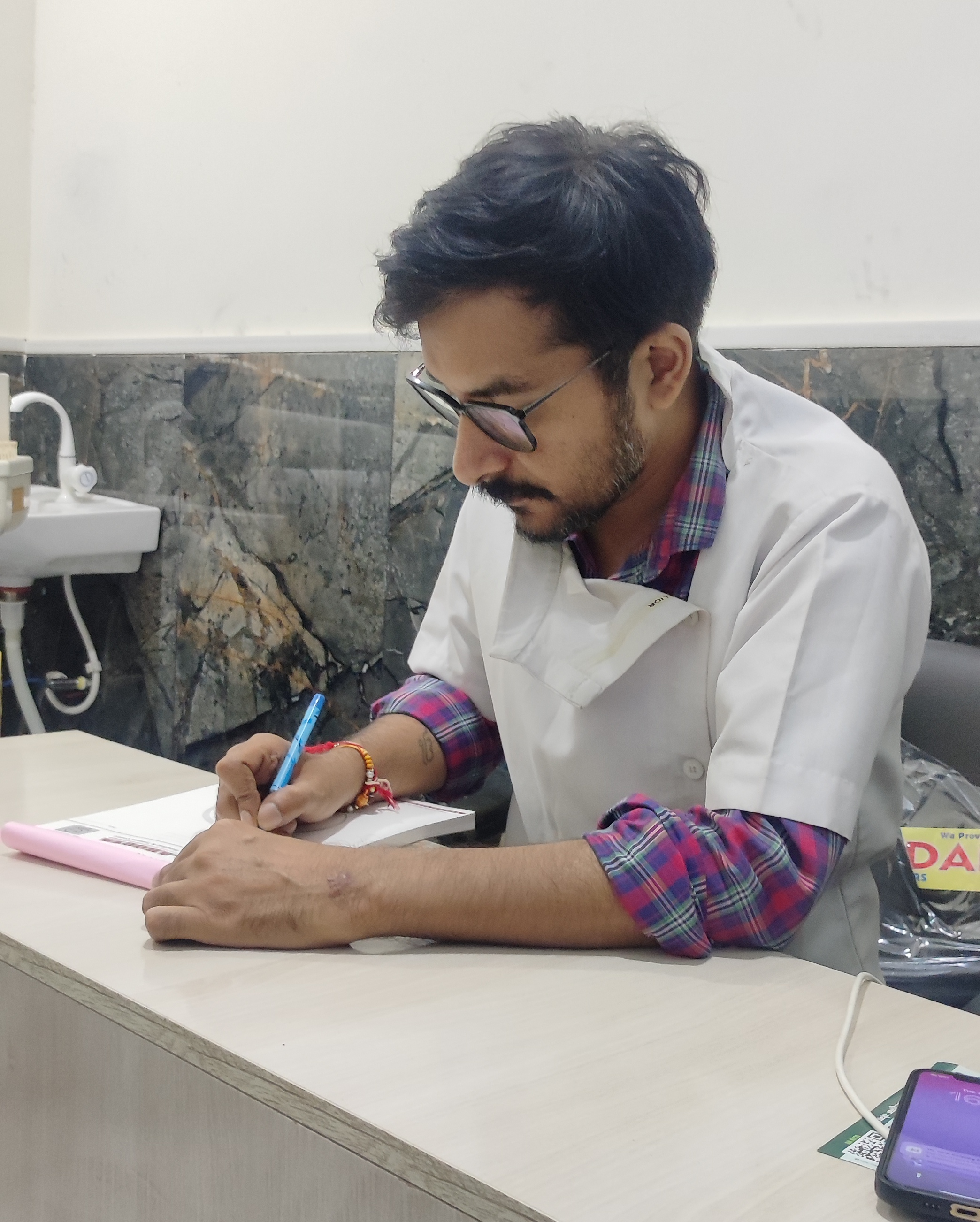 Dr Deepanshu Arora